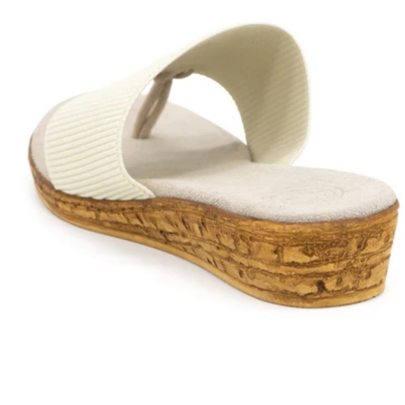 NWOT Charleston Shoe Co IOP Sandal in Pearl - Picture 3 of 8